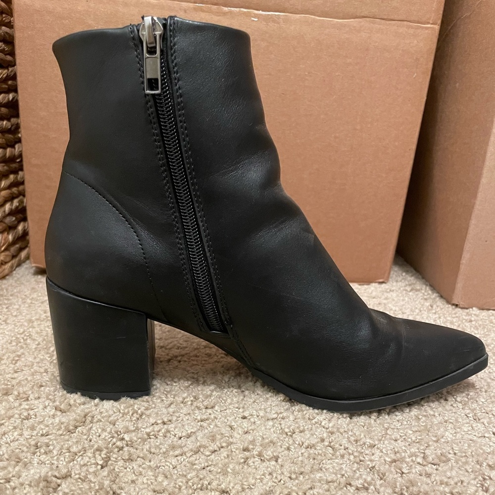 LIKE NEW Madden Girl black closed toe booties